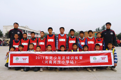 河南省尚庄尊龙凯时人生就是搏希望小学足球训练营
